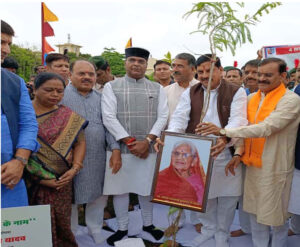 Importance of one tree is like that of ten sons, Chief Minister Dr. Yadav planted Amla sapling in the memory of his mother.