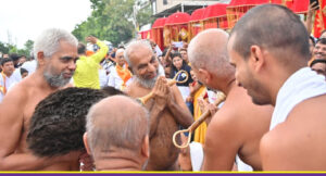Muni Praman Sagar ji's grand auspicious entry with huge procession