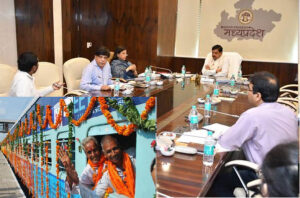 mukhyamantree teerth darshan yojana: bujurgo ko pradesh ke teerth sthal bhee dikhaen jaayenge
